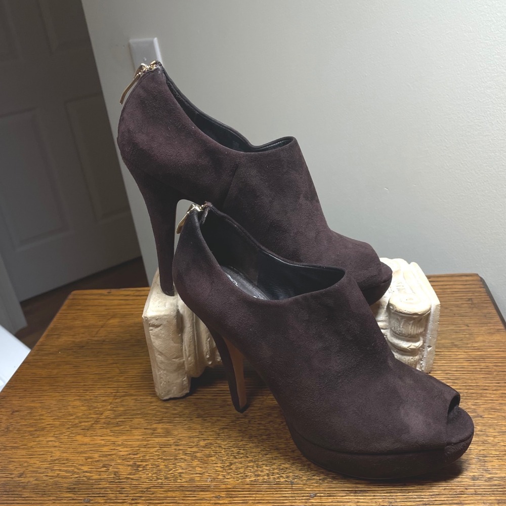 Vince Camuto Dark Brown Suede Peep Toe Platform Booties Gold Back Zip Heels 9B * - Picture 9 of 16
